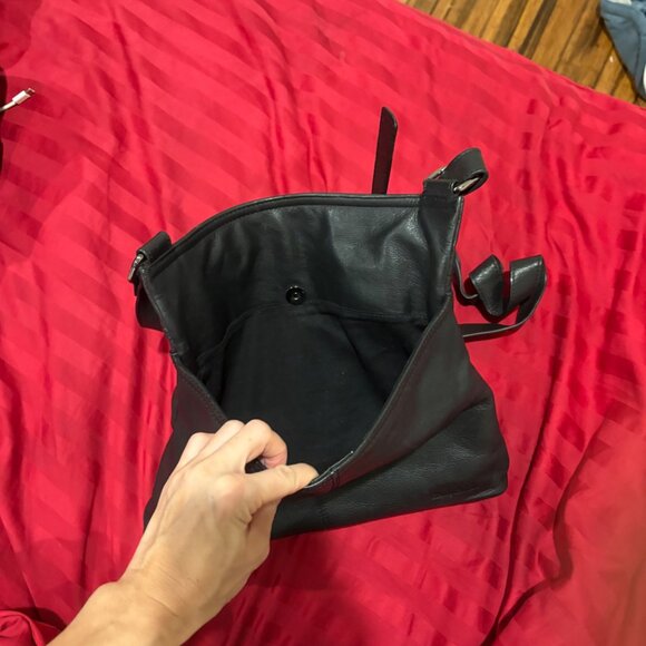 Tommy Bahama leather shoulder bag - Picture 5 of 7